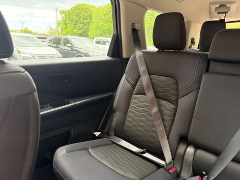 Used 2025 Nissan Pathfinder SV FWD image 34