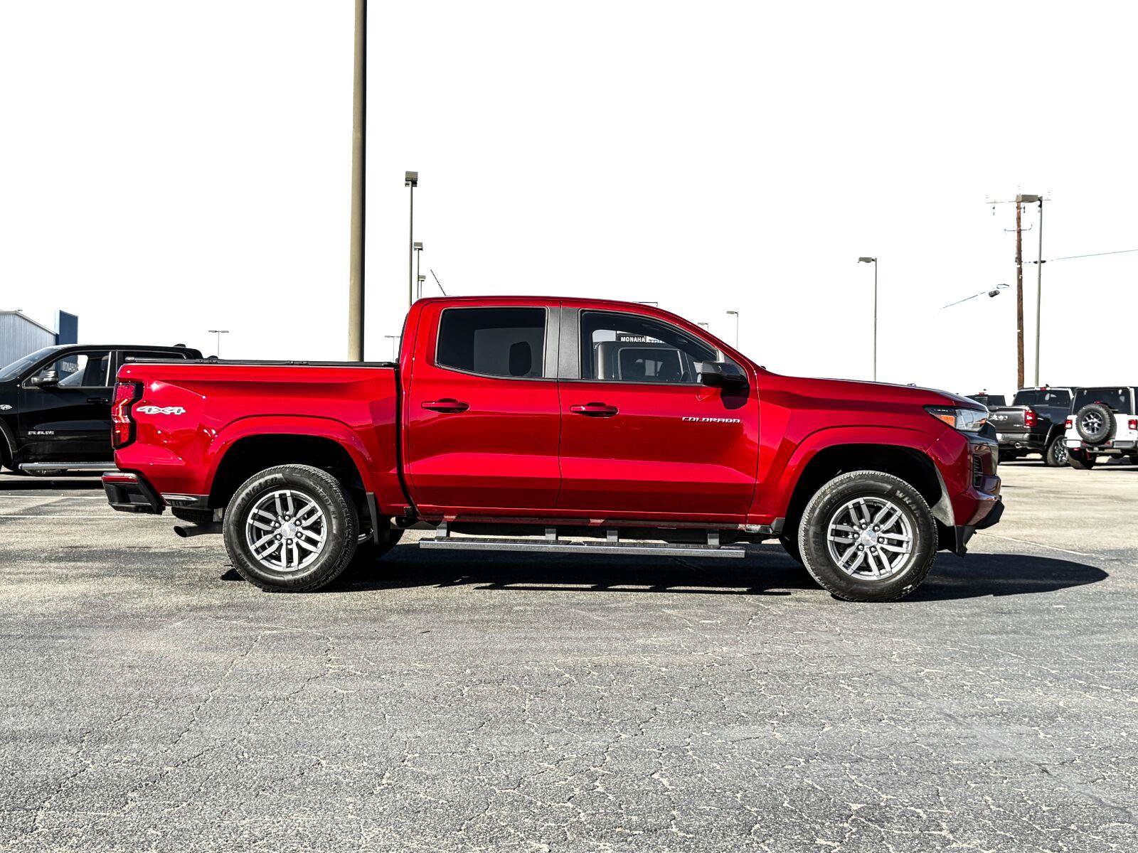 Certified 2024 Chevrolet Colorado LT w/ LT Convenience Package II AWD/4WD image 8