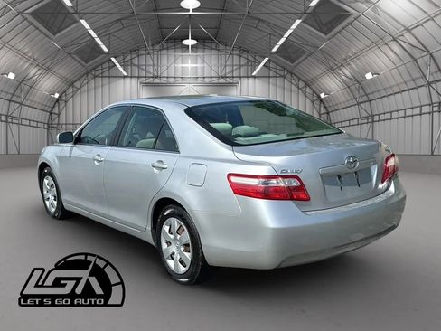 Used 2009 Toyota Camry LE FWD image 5