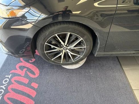 Used 2021 Toyota Camry SE FWD image 2