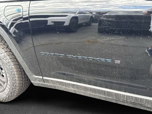 New 2025 Jeep Grand Cherokee Trailhawk image 12