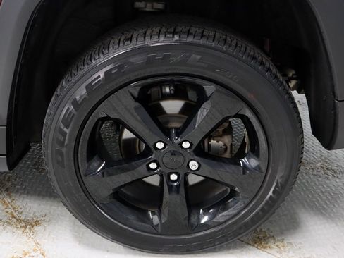 Used 2023 Jeep Grand Cherokee Altitude AWD/4WD image 19