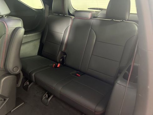 Used 2024 Chevrolet Traverse RS FWD image 10