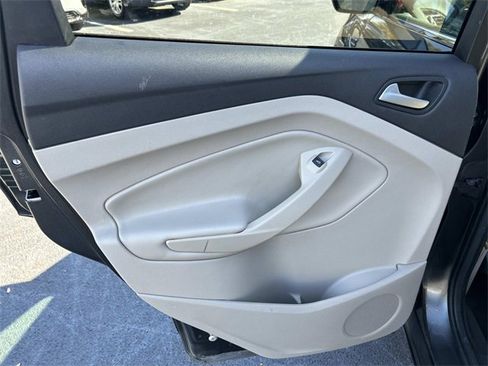 Used 2017 Ford Escape SE image 19