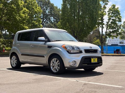 Used 2013 Kia Soul + w/ Audio Pkg FWD image 7
