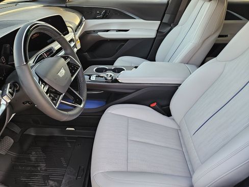 New 2026 Cadillac Lyriq Luxury w/ LPO, Floor Liner Package AWD/4WD image 9