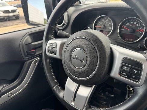 Used 2015 Jeep Wrangler Unlimited Rubicon AWD/4WD image 18