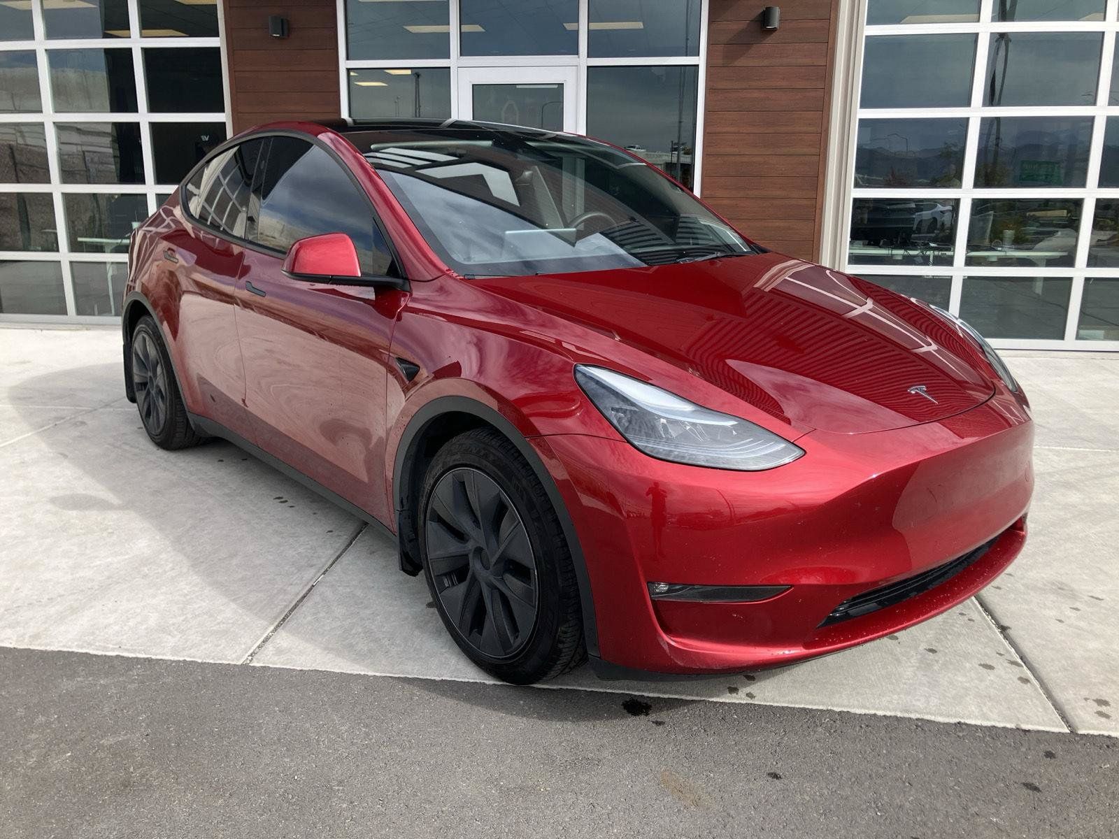 Used 2024 Tesla Model Y Long Range AWD/4WD image 2