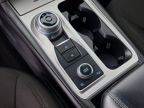 Used 2022 Ford Explorer XLT image 18