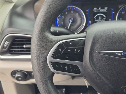 Used 2018 Chrysler Pacifica Touring Plus w/ Tire & Wheel Group image 31