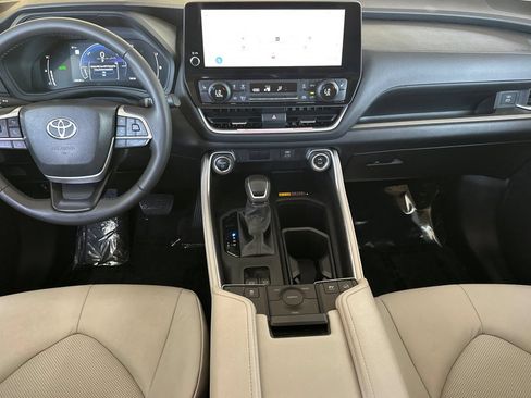 Certified 2026 Toyota Grand Highlander AWD Hybrid image 17
