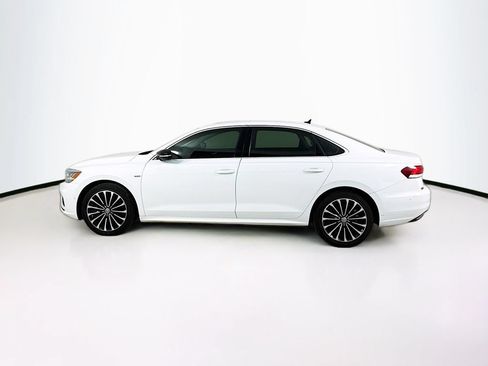 Used 2022 Volkswagen Passat 2.0T FWD image 2