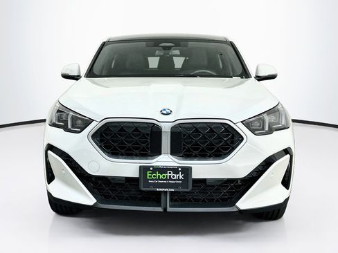 Used 2025 BMW X2 xDrive28i AWD/4WD image 2