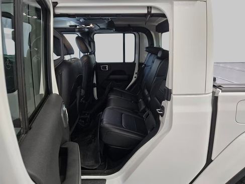 Used 2021 Jeep Gladiator Overland image 27