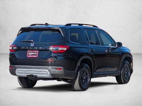 New 2025 Honda Pilot TrailSport image 2