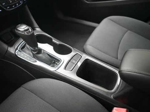 Used 2017 Chevrolet Cruze LT w/ Convenience Package FWD image 16