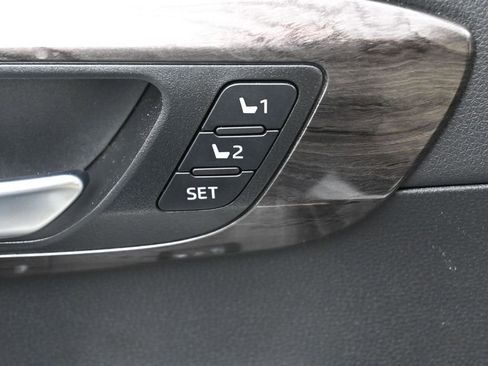 Used 2025 Toyota Highlander Limited AWD/4WD image 17