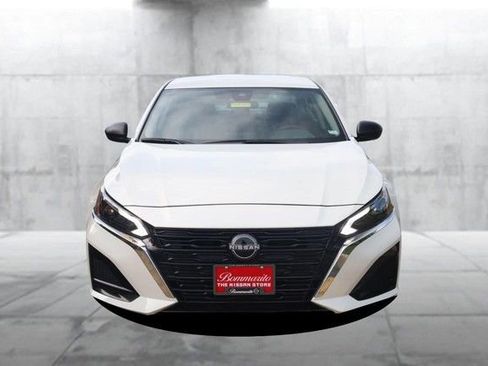 Certified 2025 Nissan Altima 2.5 SV FWD image 4