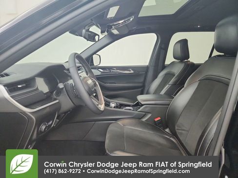 Used 2023 Jeep Grand Cherokee Altitude image 19