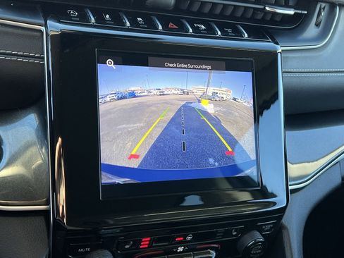 Used 2021 Jeep Grand Cherokee L Laredo w/ Luxury Tech Group I image 19