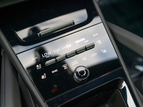 Certified 2026 Porsche Cayenne AWD/4WD image 19