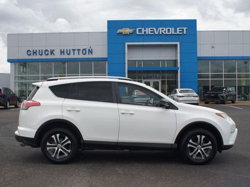 Used 2017 Toyota RAV4 LE image 1