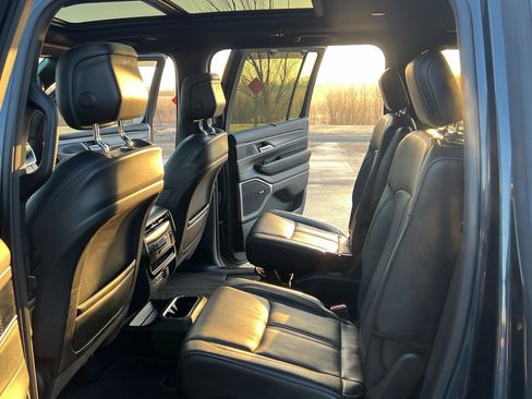 Used 2023 Jeep Wagoneer Series II w/ Convenience Group I image 39