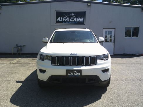 Used 2017 Jeep Grand Cherokee Laredo w/ Quick Order Package 23E AWD/4WD image 2