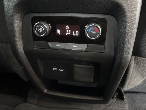 Used 2024 Chevrolet Traverse Z71 AWD/4WD image 21