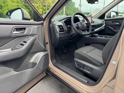 Certified 2025 Nissan Rogue SV AWD/4WD image 14
