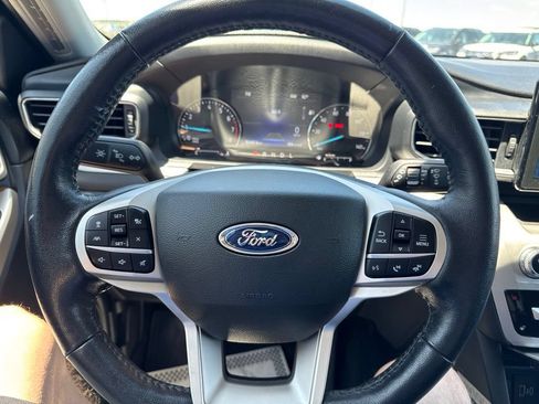 Used 2022 Ford Explorer XLT w/ Equipment Group 202A AWD/4WD image 26