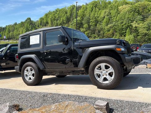 Used 2022 Jeep Wrangler Sport AWD/4WD image 2