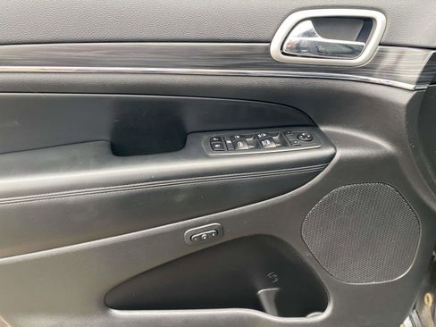 Used 2020 Jeep Grand Cherokee Limited image 14