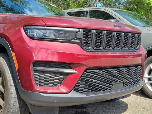 Used 2024 Jeep Grand Cherokee Altitude image 6