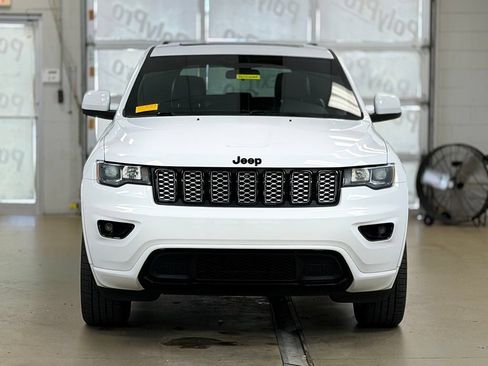 Used 2021 Jeep Grand Cherokee Laredo X AWD/4WD image 2