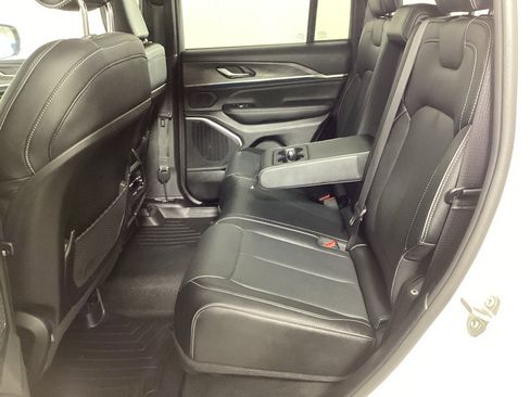 Used 2023 Jeep Grand Cherokee Overland AWD/4WD image 39