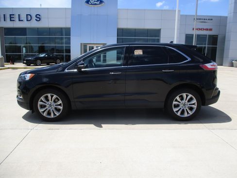 Used 2022 Ford Edge Titanium AWD/4WD image 3