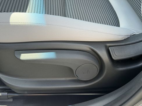 Used 2022 Hyundai Kona SE FWD image 16