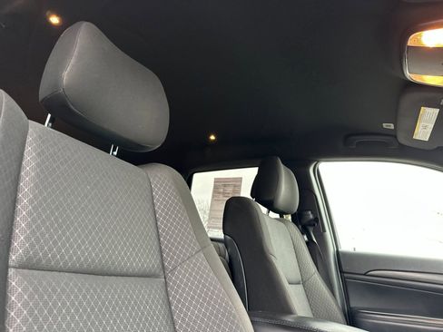 Used 2020 Jeep Grand Cherokee Laredo w/ 18" Wheel & 8.4" Radio Group image 17