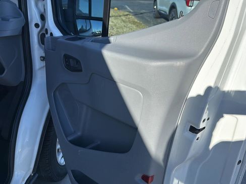 Used 2018 Ford Transit 150 XLT image 17