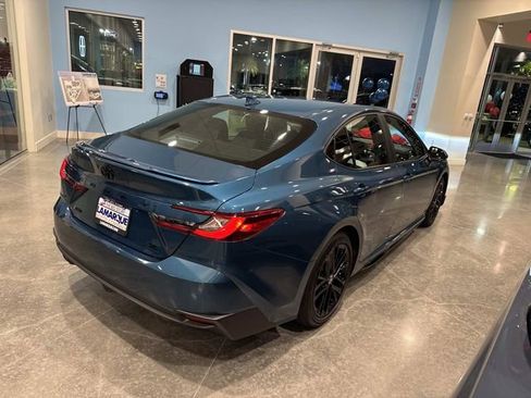 Used 2025 Toyota Camry Hybrid image 8