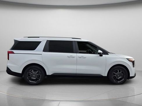 Used 2026 Kia Carnival EX FWD image 8