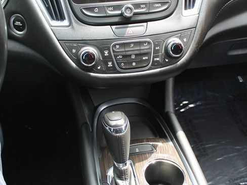 Used 2020 Chevrolet Malibu Premier image 31