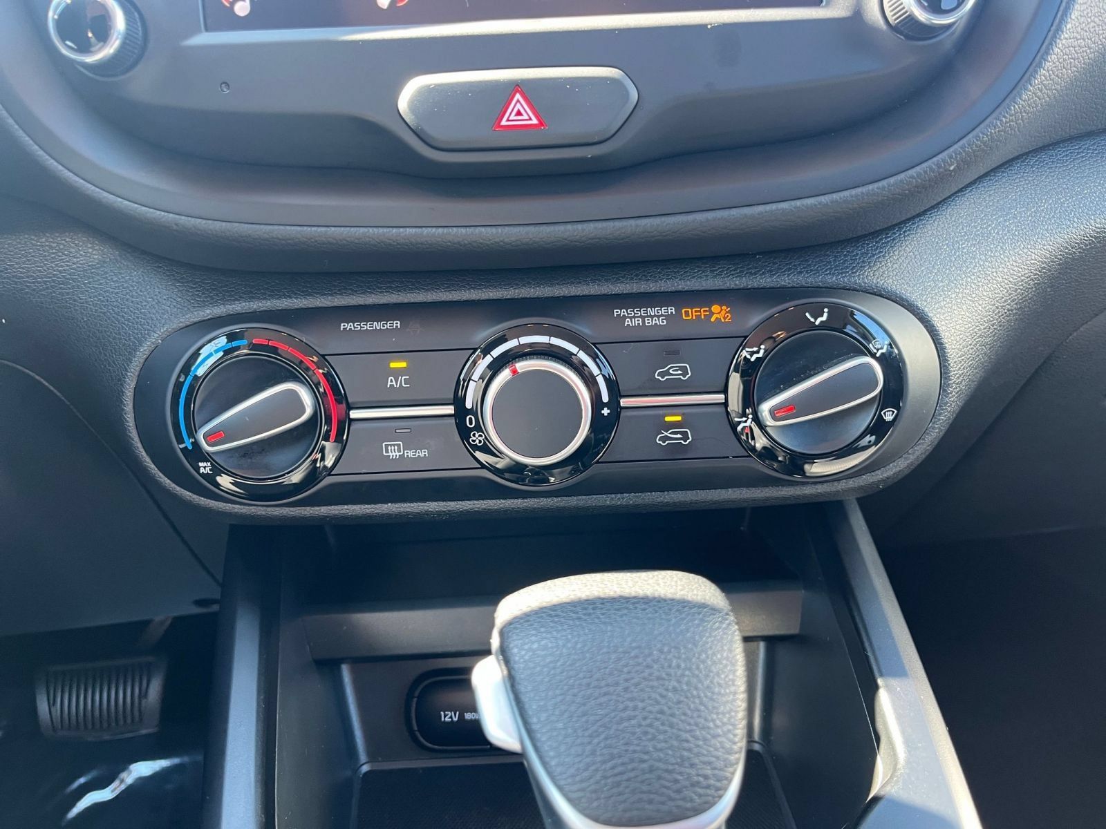 Used 2025 Kia Soul LX w/ LX Technology Package FWD image 22