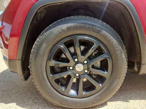 Used 2015 Jeep Grand Cherokee Limited RWD image 11