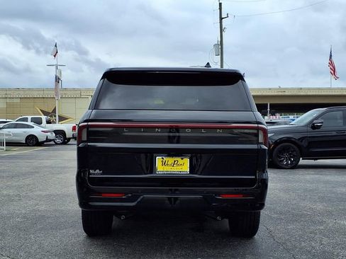 New 2026 Lincoln Navigator Premiere AWD/4WD image 5
