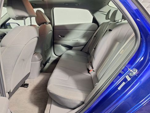 Used 2025 Hyundai Elantra SEL FWD image 11