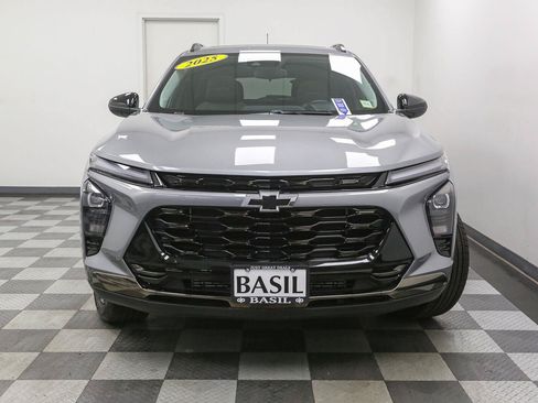 Used 2025 Chevrolet Trax ACTIV w/ Sunroof Package FWD image 3