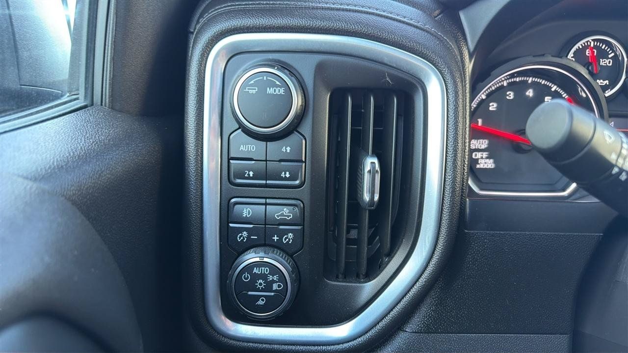 Used 2021 Chevrolet Silverado 1500 LTZ AWD/4WD image 29