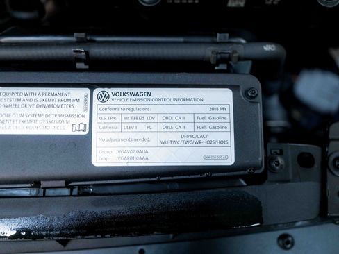 Used 2018 Volkswagen Golf R 4-Door image 87